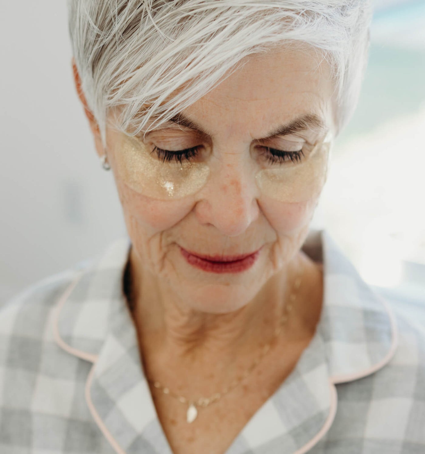 ToGoSpa Gold Eyes masks in use